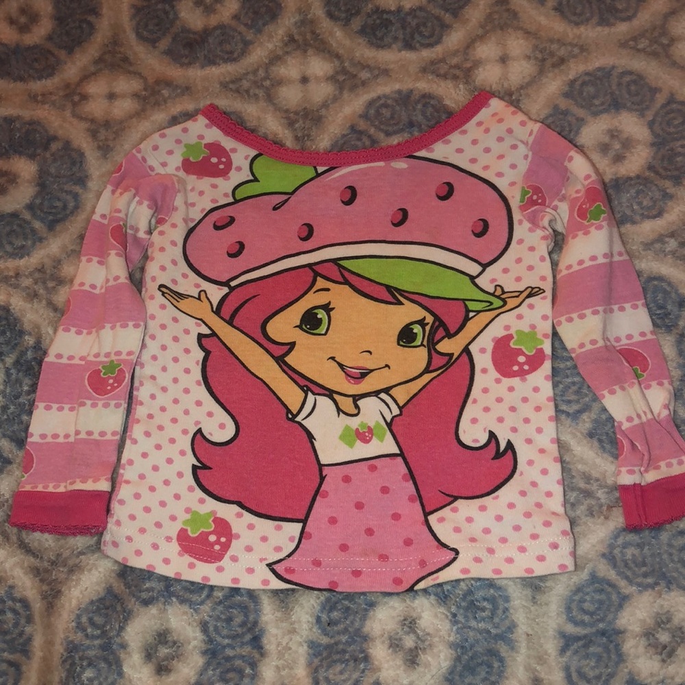 Strawberry shortcake pj shirt.